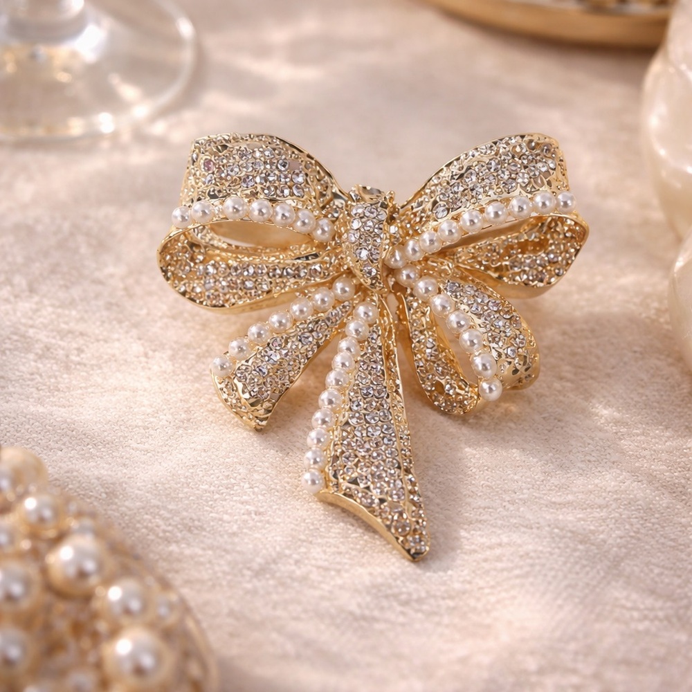Elegant Gold and Pearl Bow Brooch